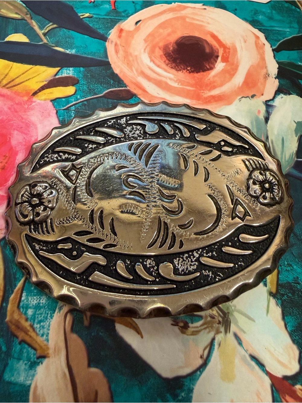 Oval Western Floral Tooled Metal Belt Buckle - Silver & Black